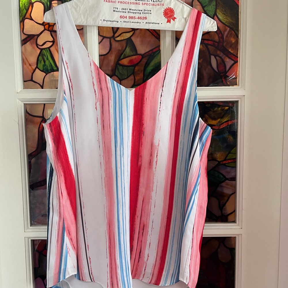 Sleeveless business casual tank top lined.
